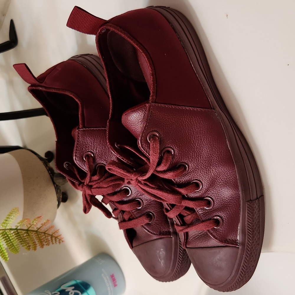Converse womens 9